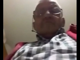 Vovo tarado mostrando o pau chinese piss gay porn