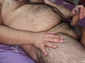 Hombre peludo y gordito se masturba hasta acabar rico chinese side gay porn