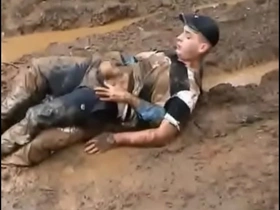 Sexo gay en un bosque de barro solos y perdidos hot gay mens porn