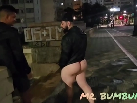 Varios homens safados  fodem na rua sem medo do perigo ( completo no red) gay porn hot body