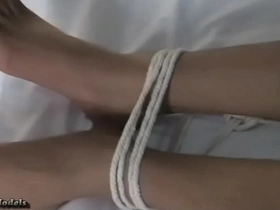 直男少年被绑起来弄射精 korean be thrilled by gay porn