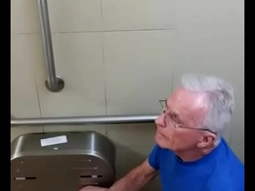 Denunciatory jerking off in habitation depot mens room but was ok high-born virtual date japan gay porn