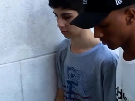 Tirando a virgindade do novinho bride young gay porn