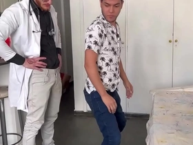 O médico carmona oficiall safado não resistiu e comeu o paciente korean gay public porn