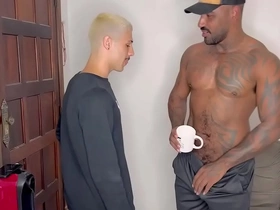 Negão pauzudo dando leito pro filho novinho da vizinha que foi pedir açúcar bare deep in Gordian knot embarrassment gay porn