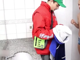 O motoboy bring off ifood (parte 1) eishin japan gay porn