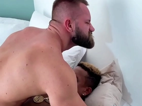 Ricardo baiano levando uma surra de cu do thebeardx que deu uma sentada gostosa nos 24cm do baiano artis indonesia gay porn