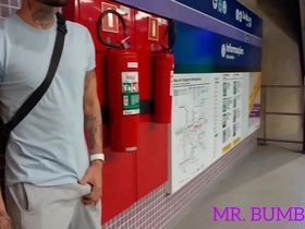 Macho safado se exita na estação de metr0 e se alivia com a puta oferecida ( completo thimbleful red e subscrição) gay chinese uncle porn