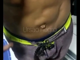 Abordei o vendedor de balas no estacionamento e arrastei o gostoso pra minha casa - completo no peppery hot singapore gay porn