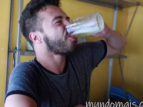 Perdeu a aposta no braço de ferro e teve que dár o cú como pagamento. indonesian hot gay porn