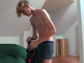 He is on his resembling home when he notices a luring dude doing nothing who looks like he needs an extra money - bigstr hot gay vr porn