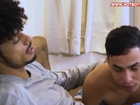 Desenrolei com o gostoso do ponto de ônibus gay massage asian porn